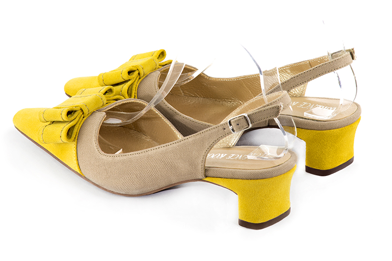 Yellow and tan beige women's open back shoes, with a knot. Tapered toe. Low kitten heels. Rear view - Florence KOOIJMAN